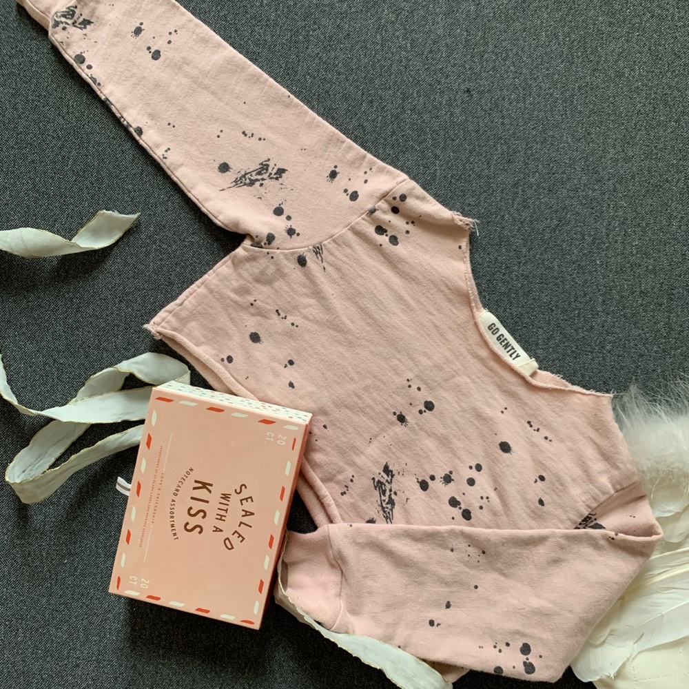Go gently cropped 4 yr shirt blush splattered